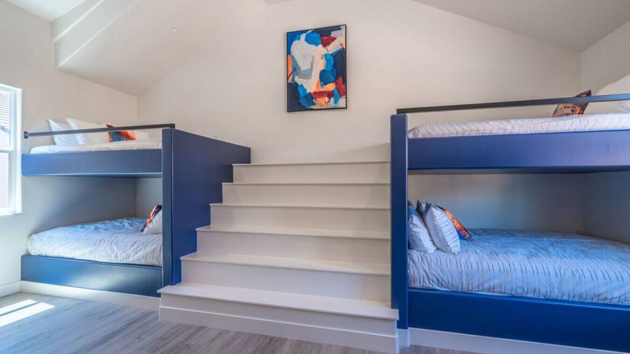 Photo of Bedroom in Hurricane