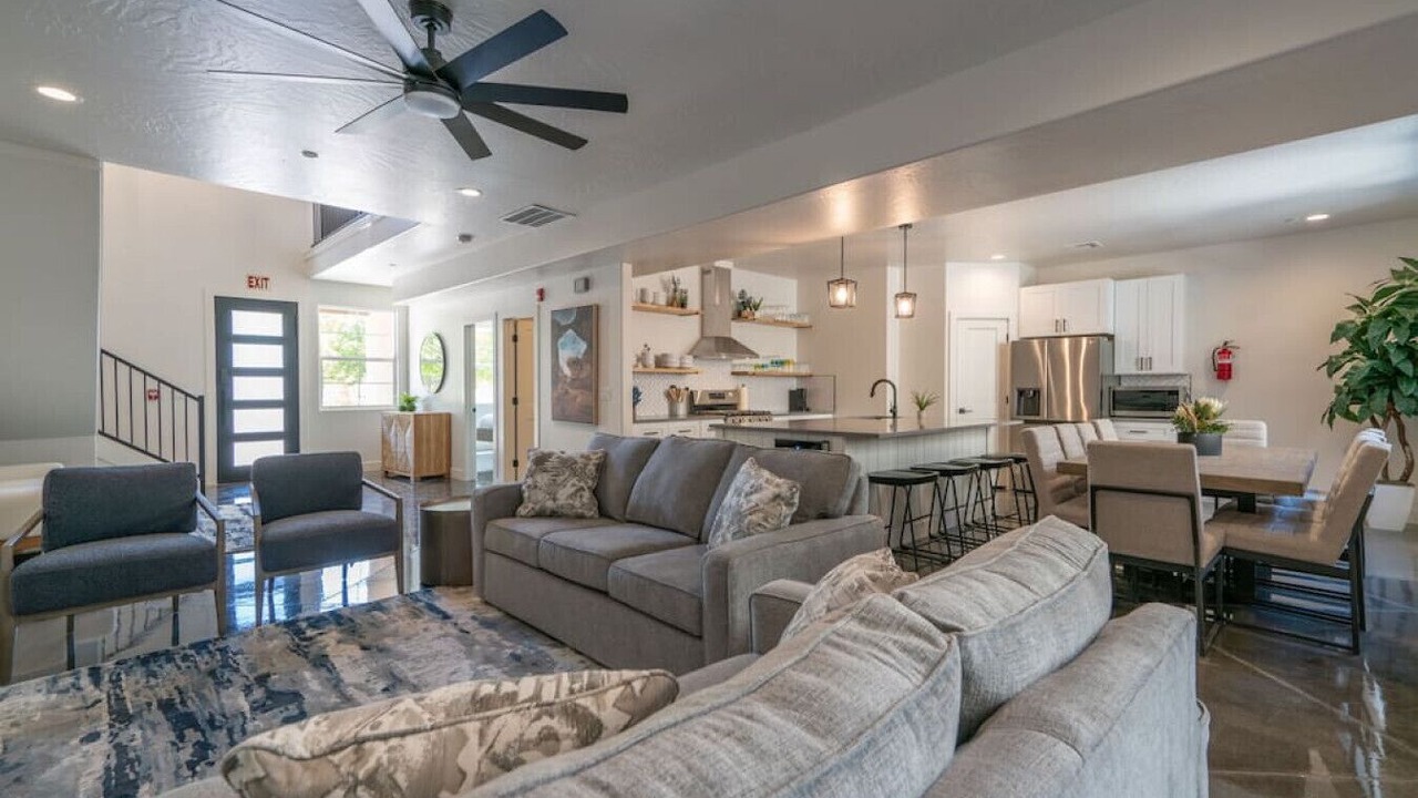 Photo of Livingroom in Hurricane