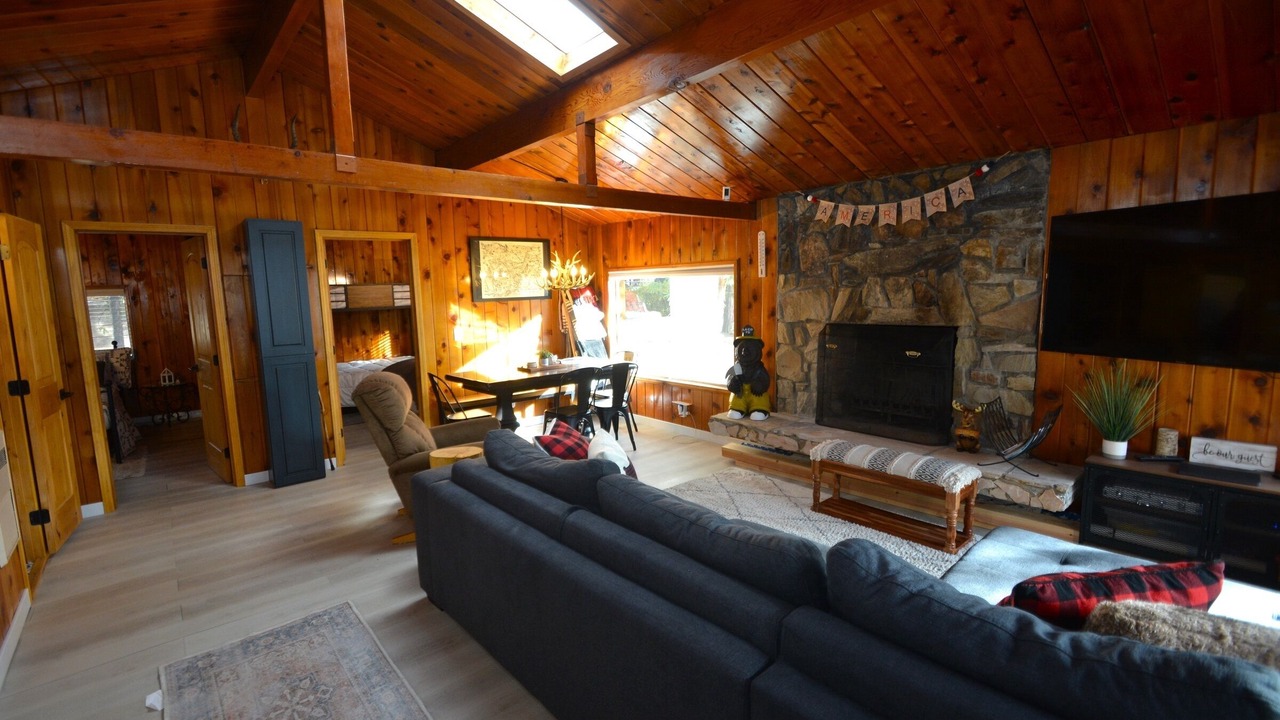 Photo of Livingroom in Bass Lake