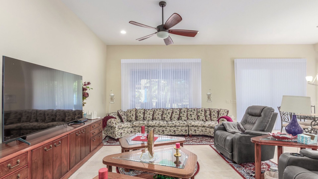 Photo of Livingroom in Palm Valley