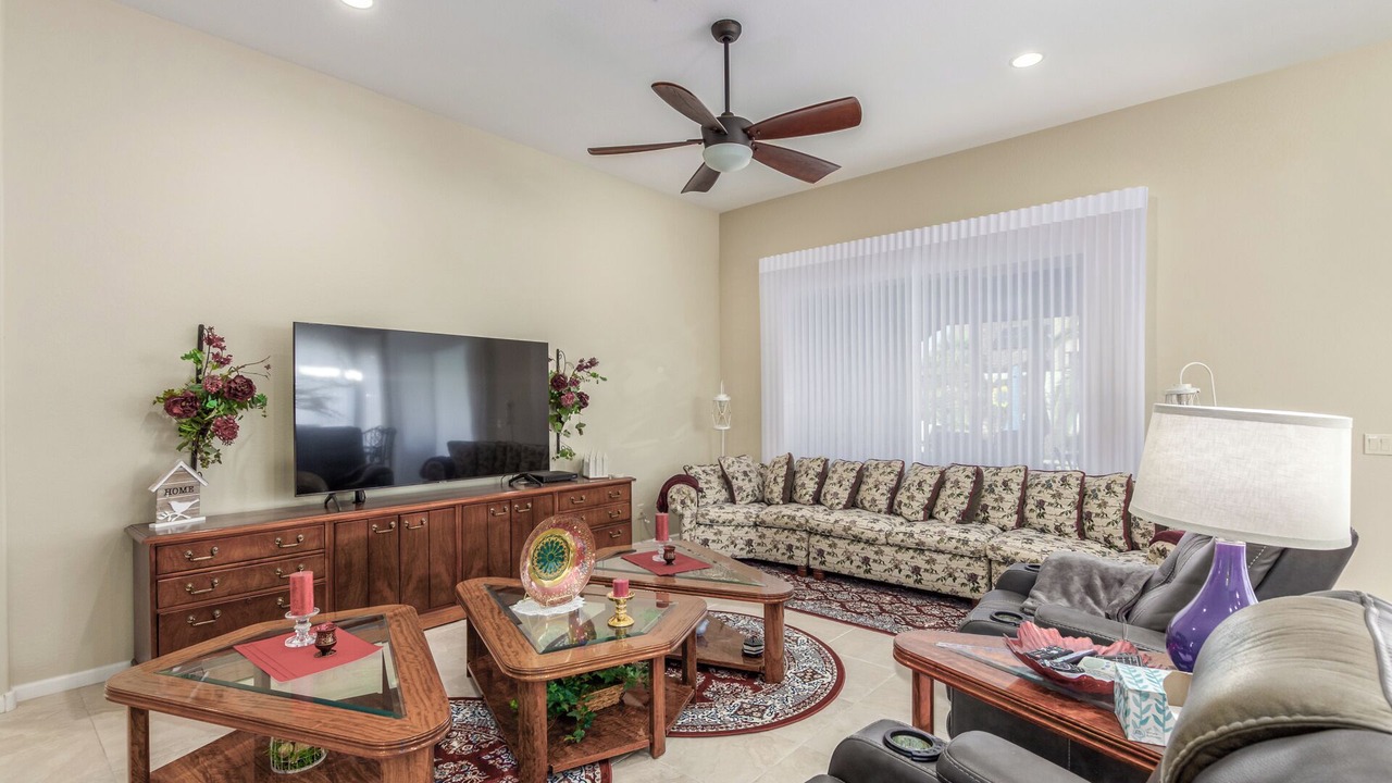 Photo of Livingroom in Palm Valley