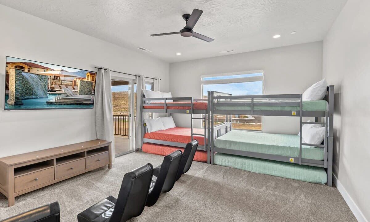 Photo of Bedroom in Hurricane