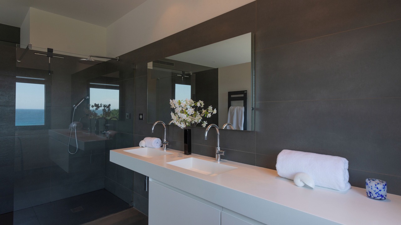 Photo of Bathroom in Cirendinu