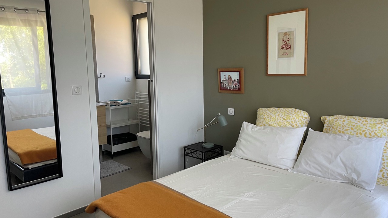 Photo of Bedroom in Cirendinu