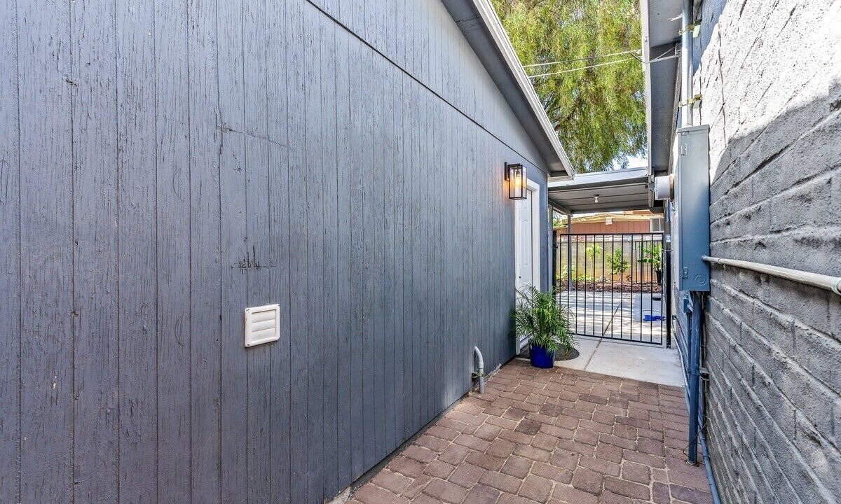 Photo of Outdoor in Julia Keen