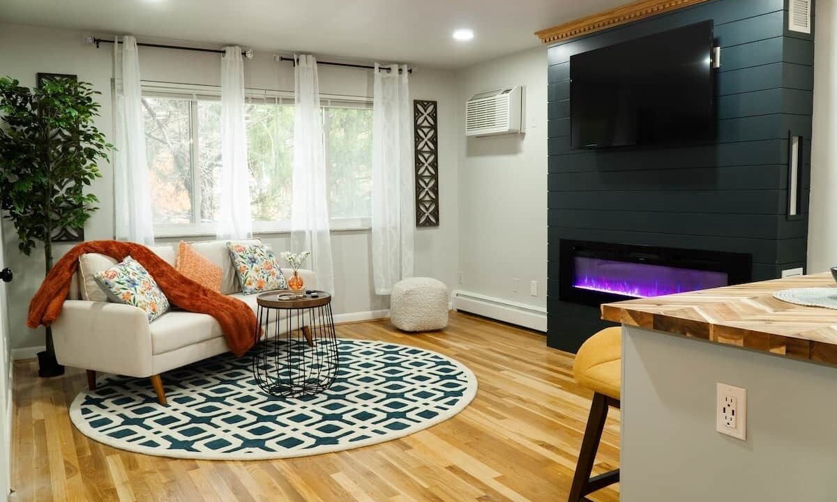 Photo of Livingroom in Roselawn Finance