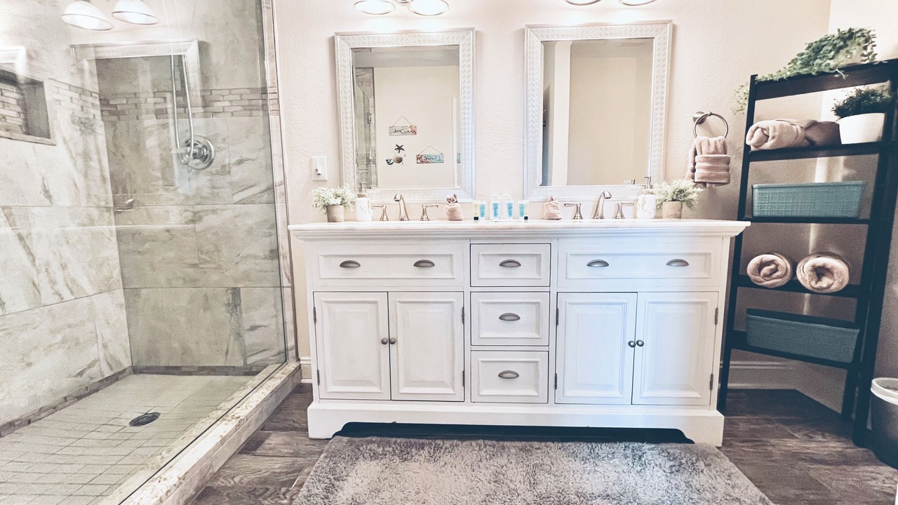 Photo of Bathroom in Willoughby Spit