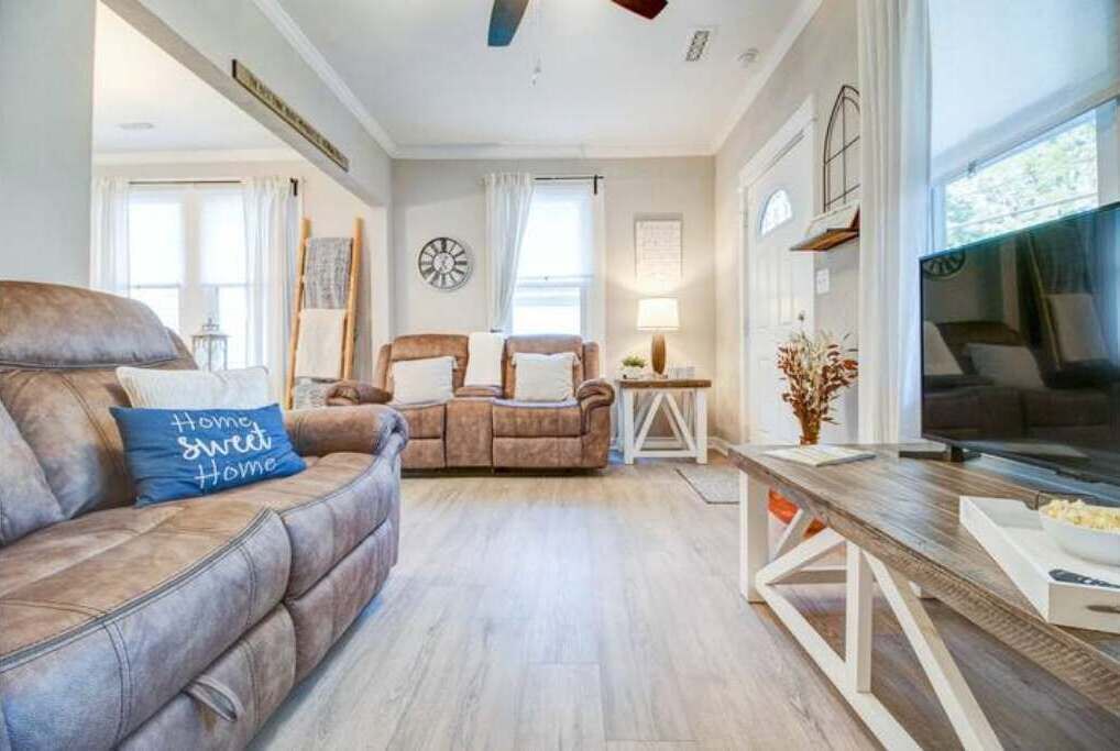 Photo of Livingroom in Bayview