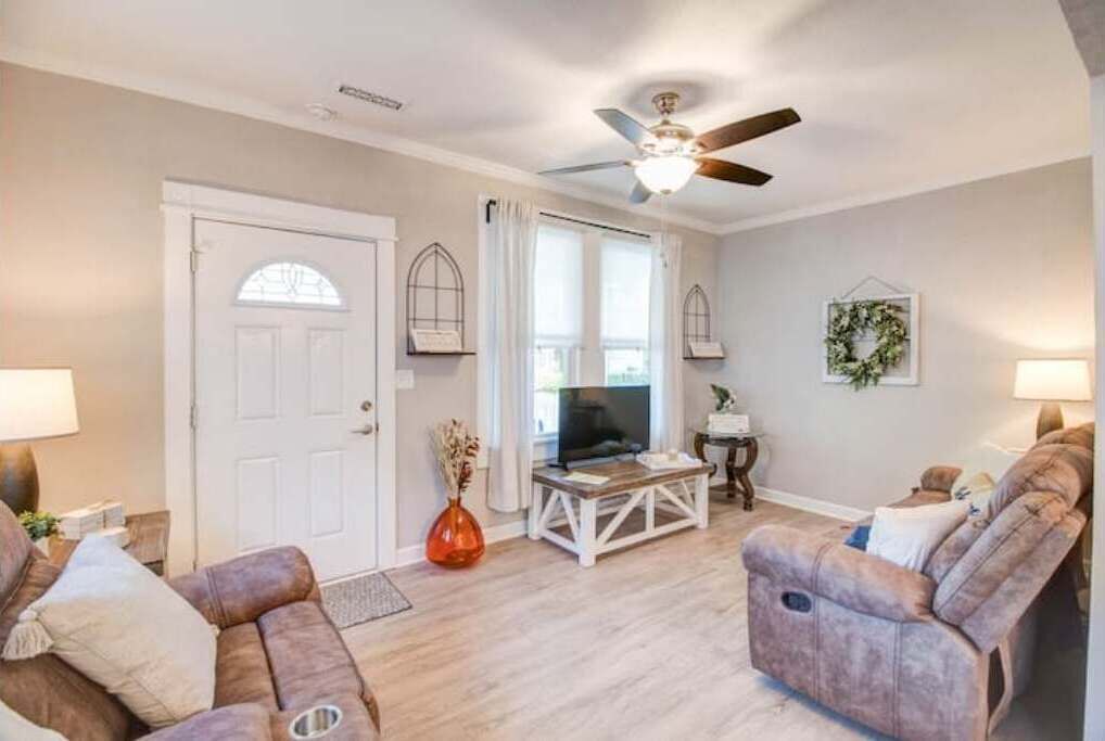 Photo of Livingroom in Bayview