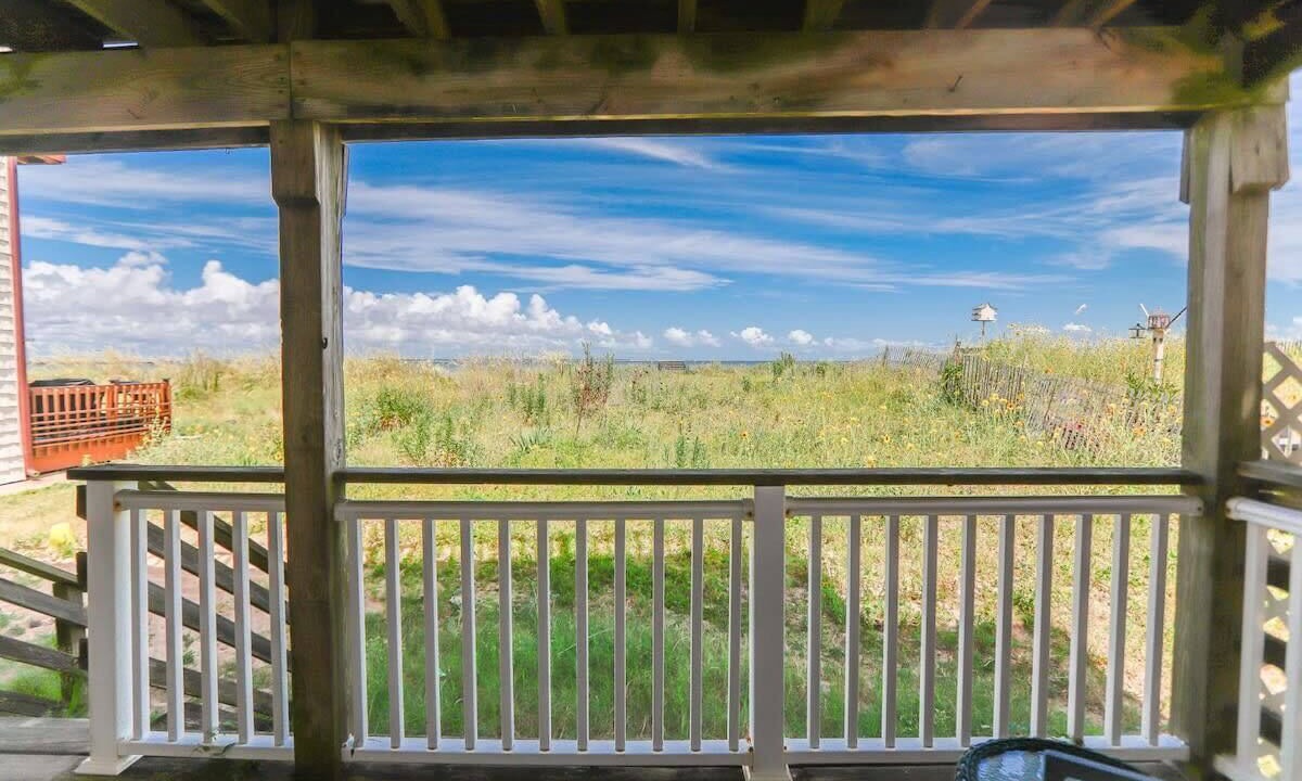 Photo of Patio Balcony in Willoughby Spit