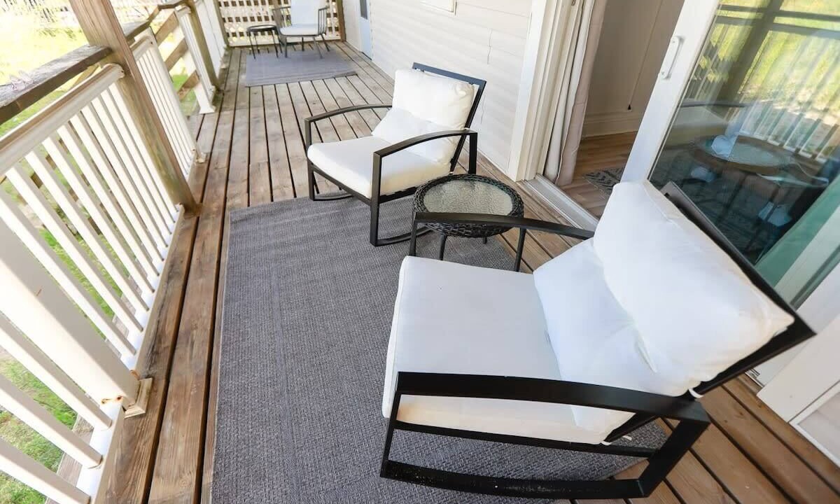 Photo of Patio Balcony in Willoughby Spit