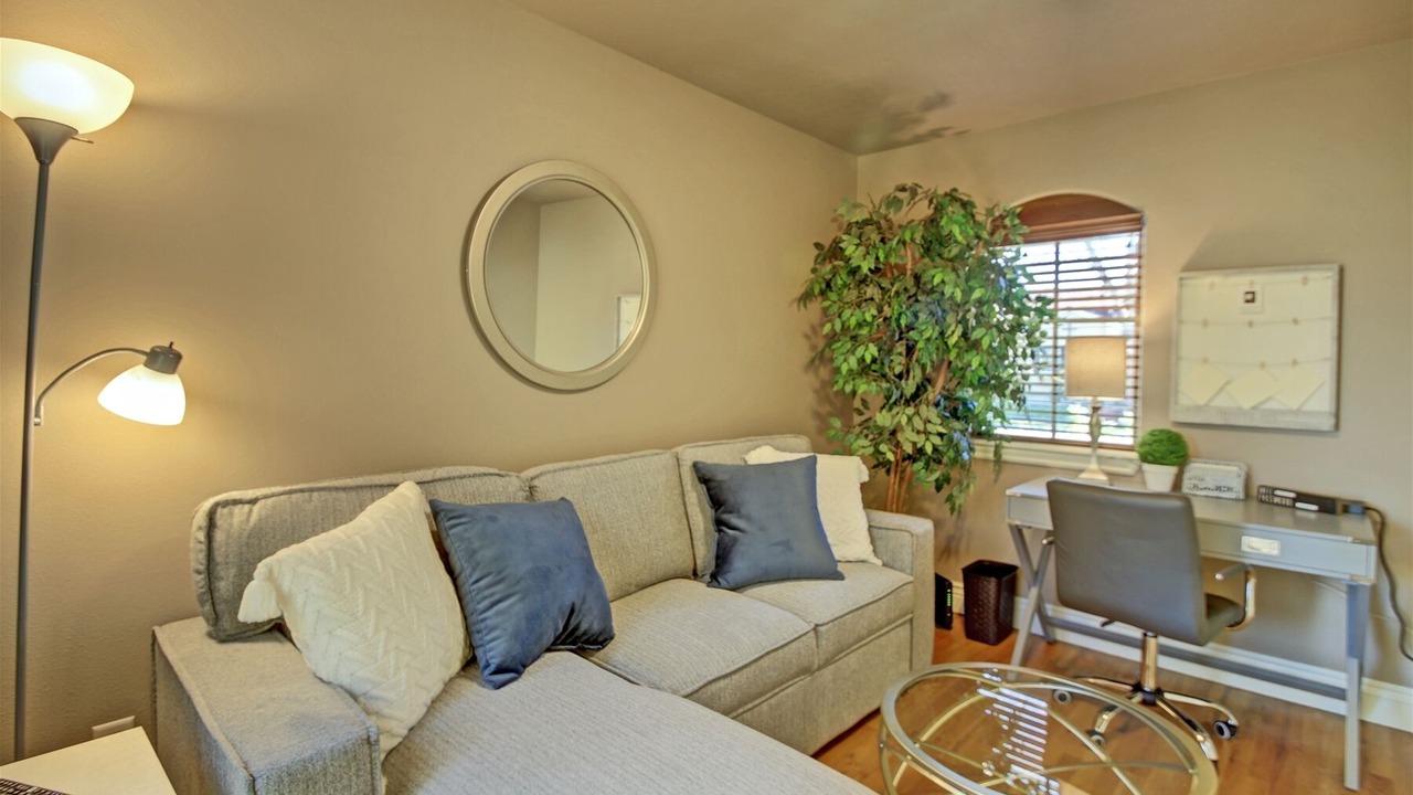 Photo of Livingroom in Eagle