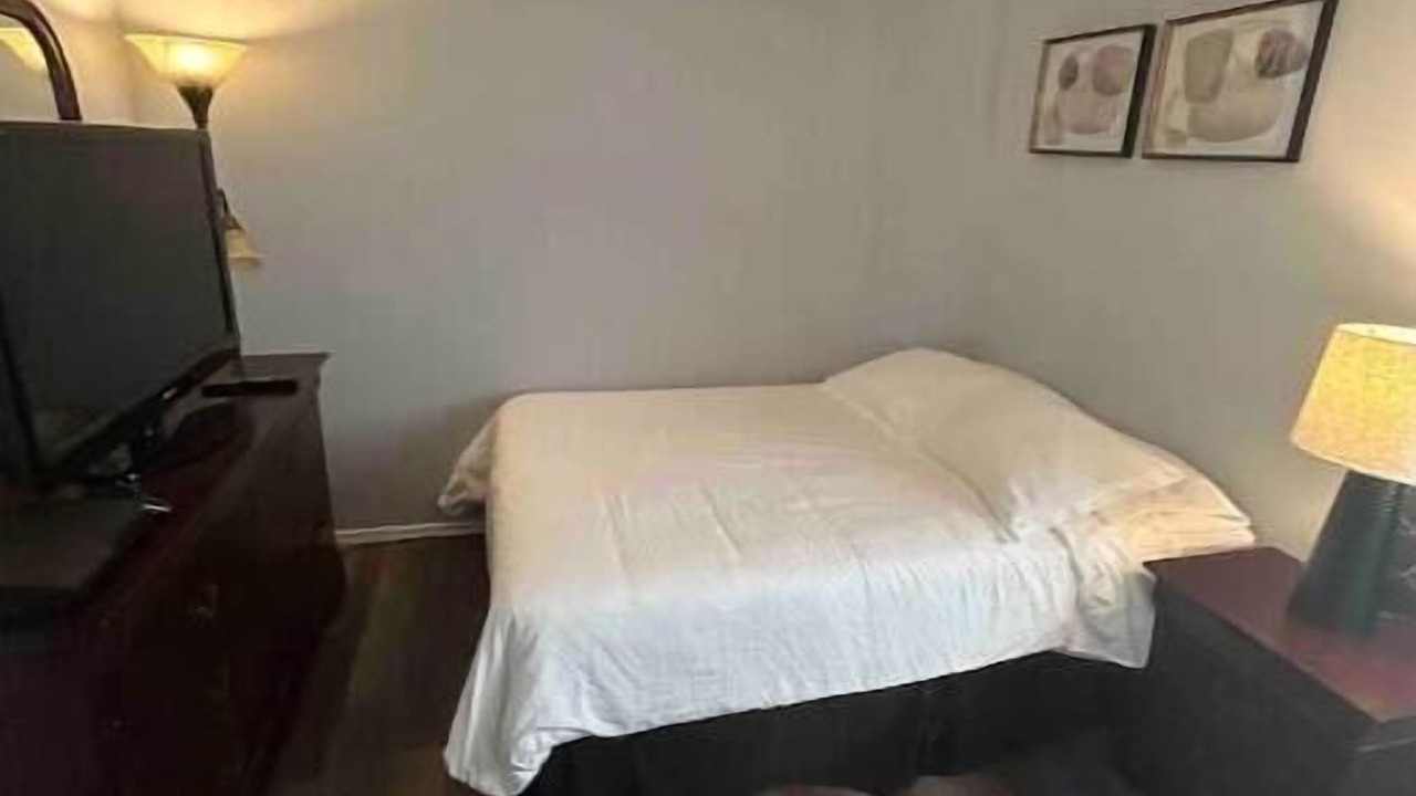 Photo of Bedroom in Crystal Gardens