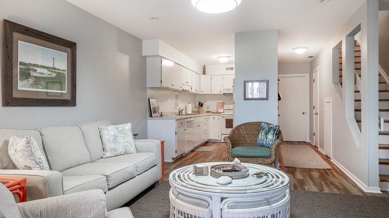 Photo of Livingroom in Pine Knoll Shores