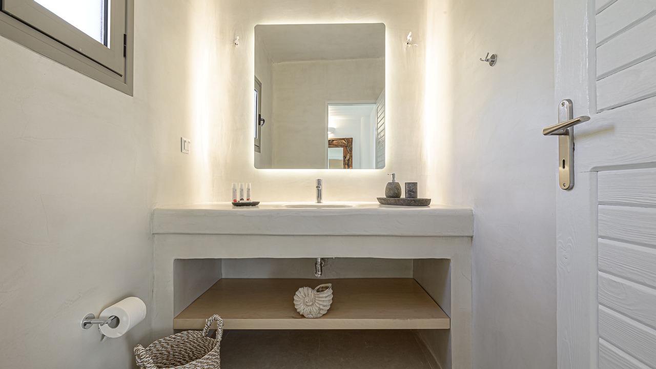 Photo of Bathroom in Psarou