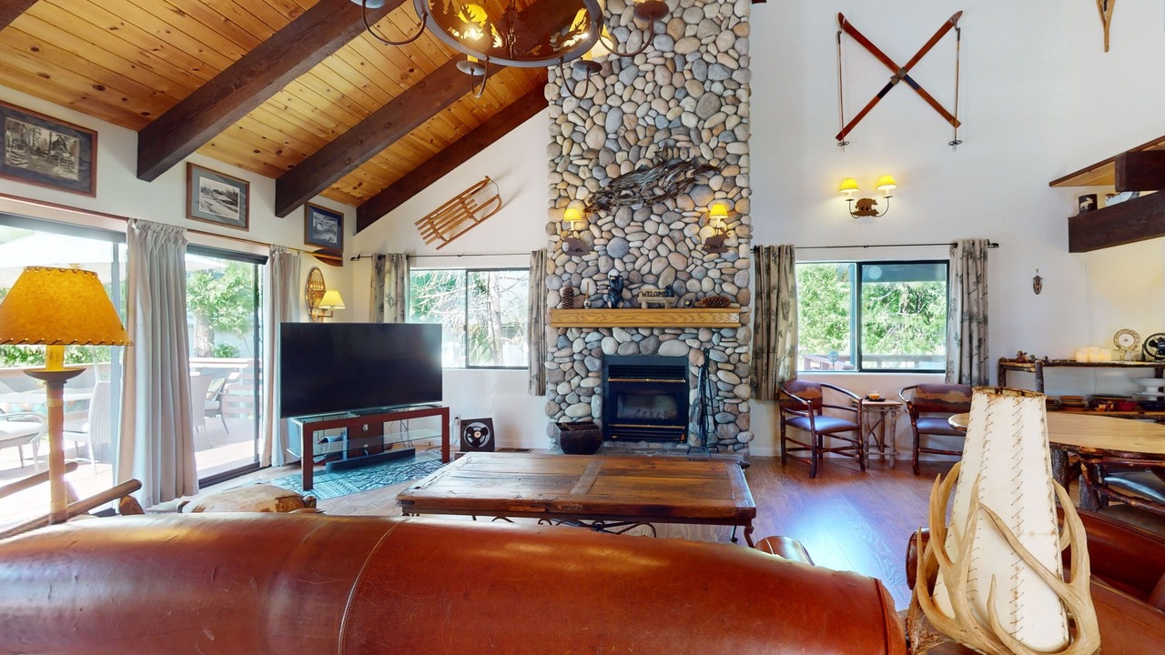 Photo of Livingroom in Bass Lake