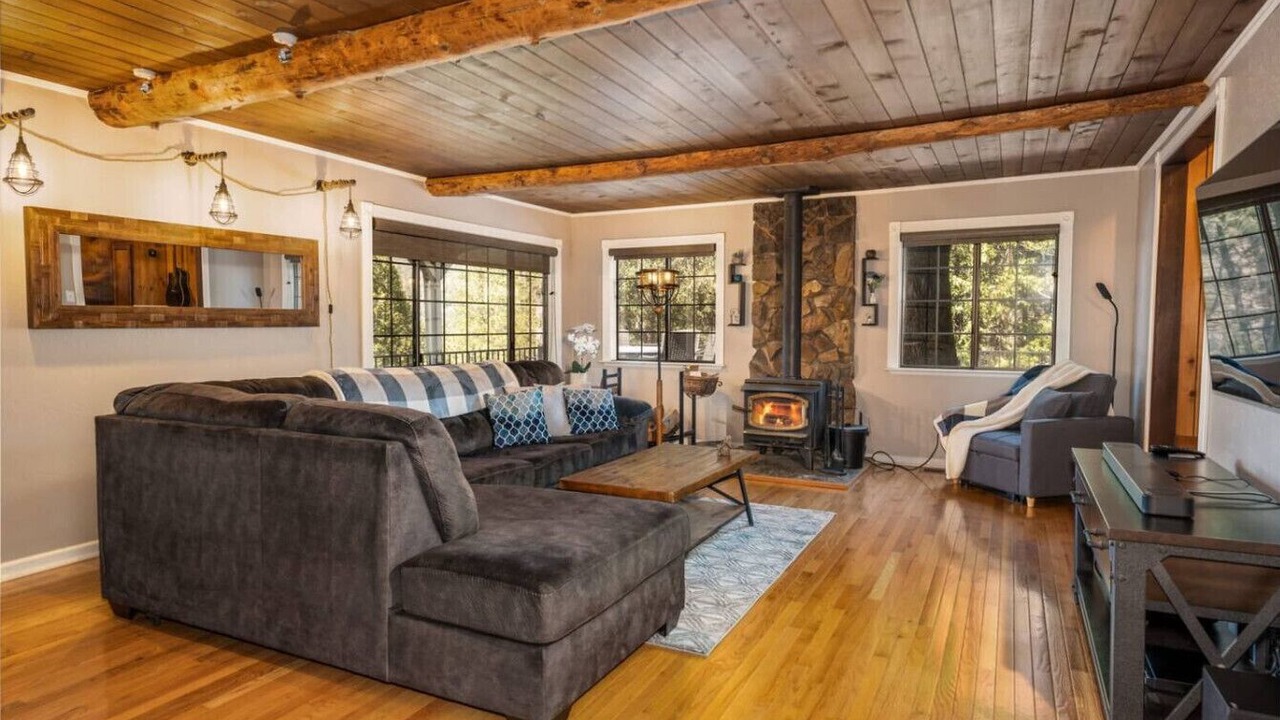 Photo of Livingroom in Oakhurst