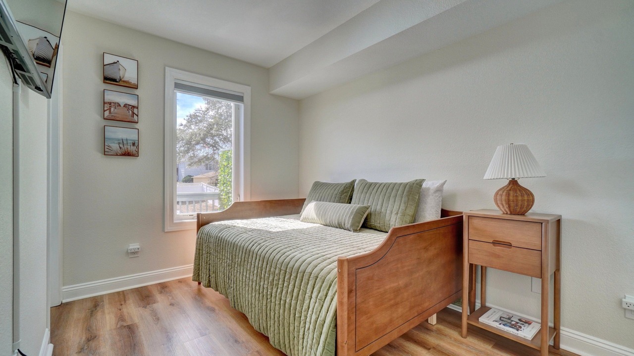 Photo of Bedroom in Willoughby Spit