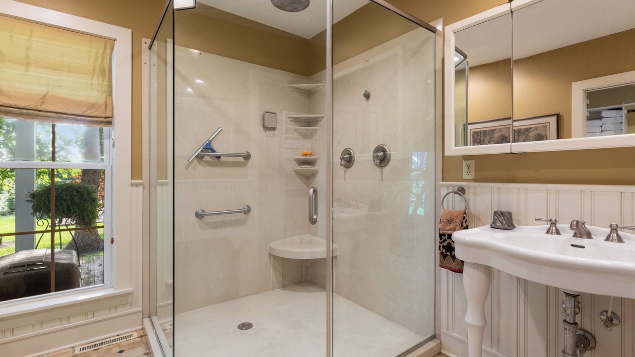 Photo of Bathroom in Bardstown