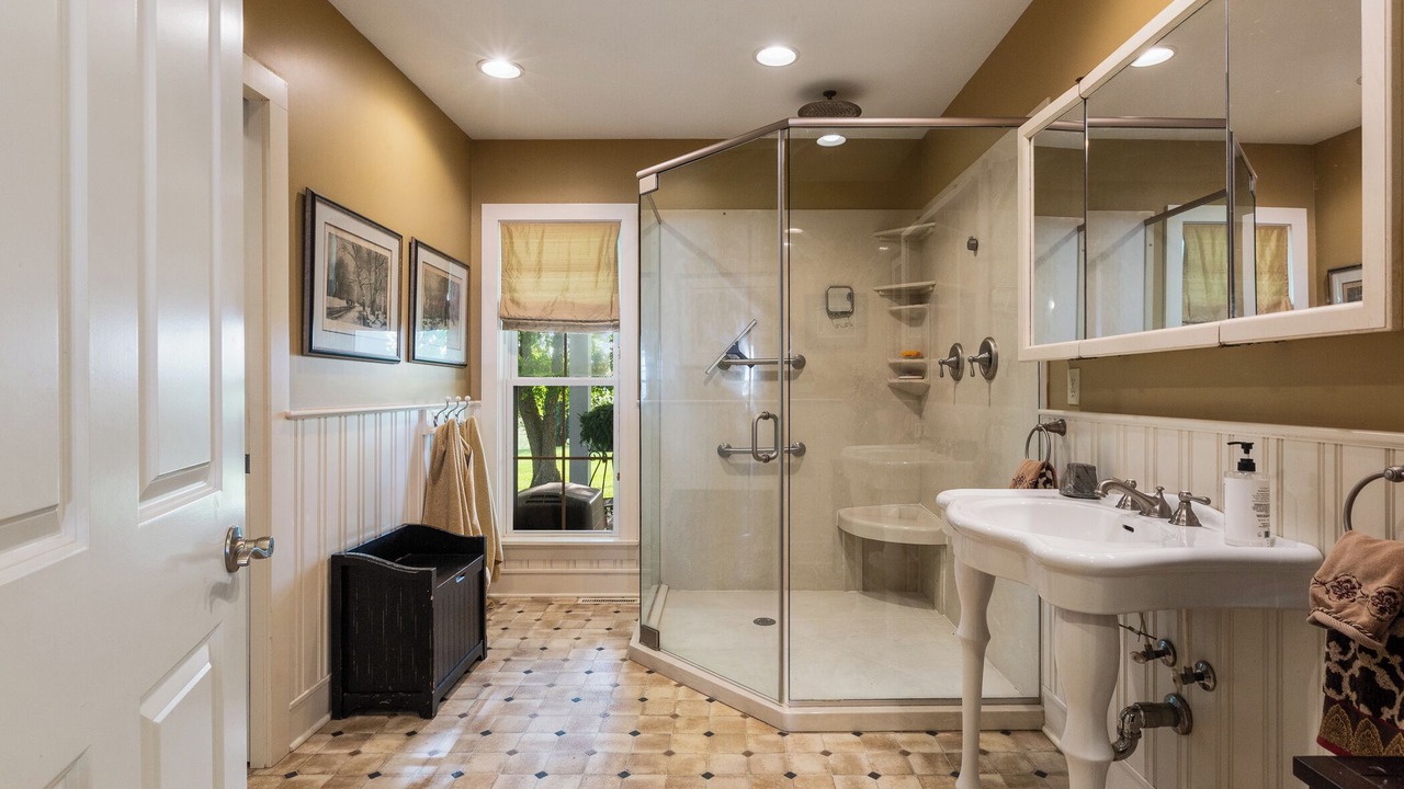 Photo of Bathroom in Bardstown