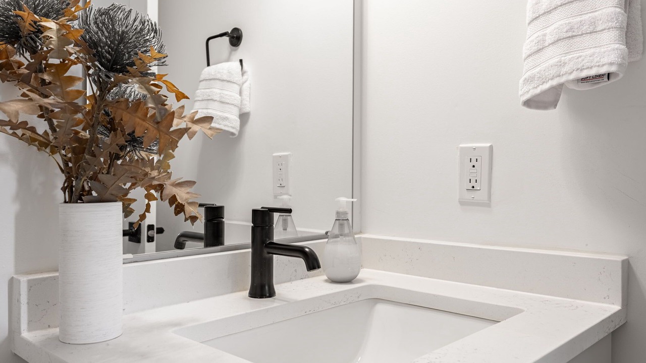 Photo of Bathroom in Lockerbie Square
