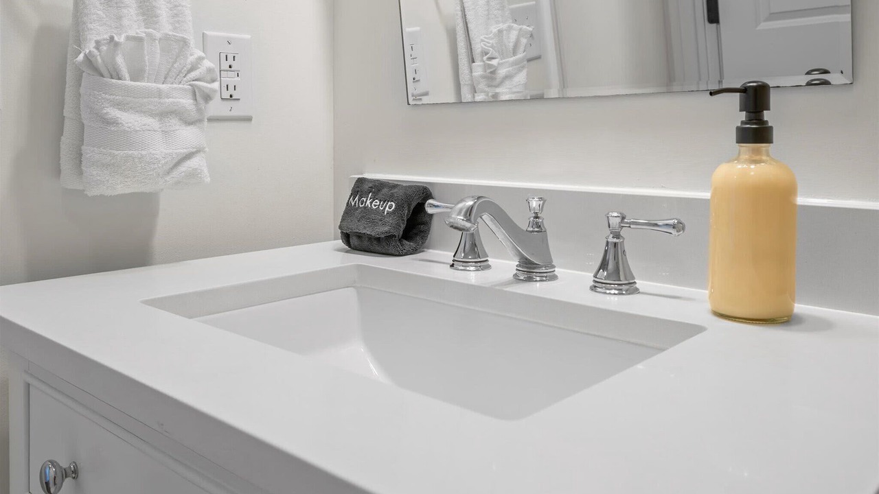 Photo of Bathroom in Lockerbie Square