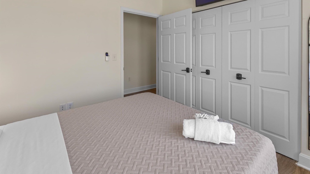 Photo of Bedroom in Lockerbie Square