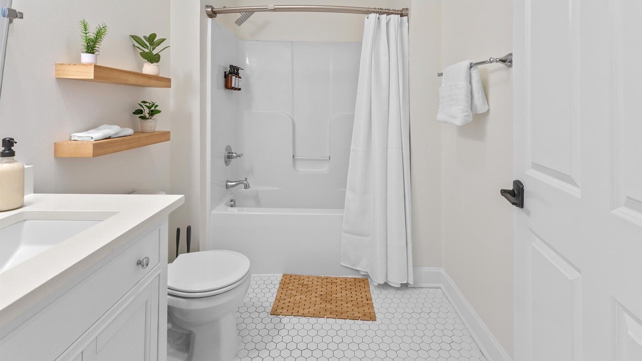 Photo of Bathroom in Lockerbie Square