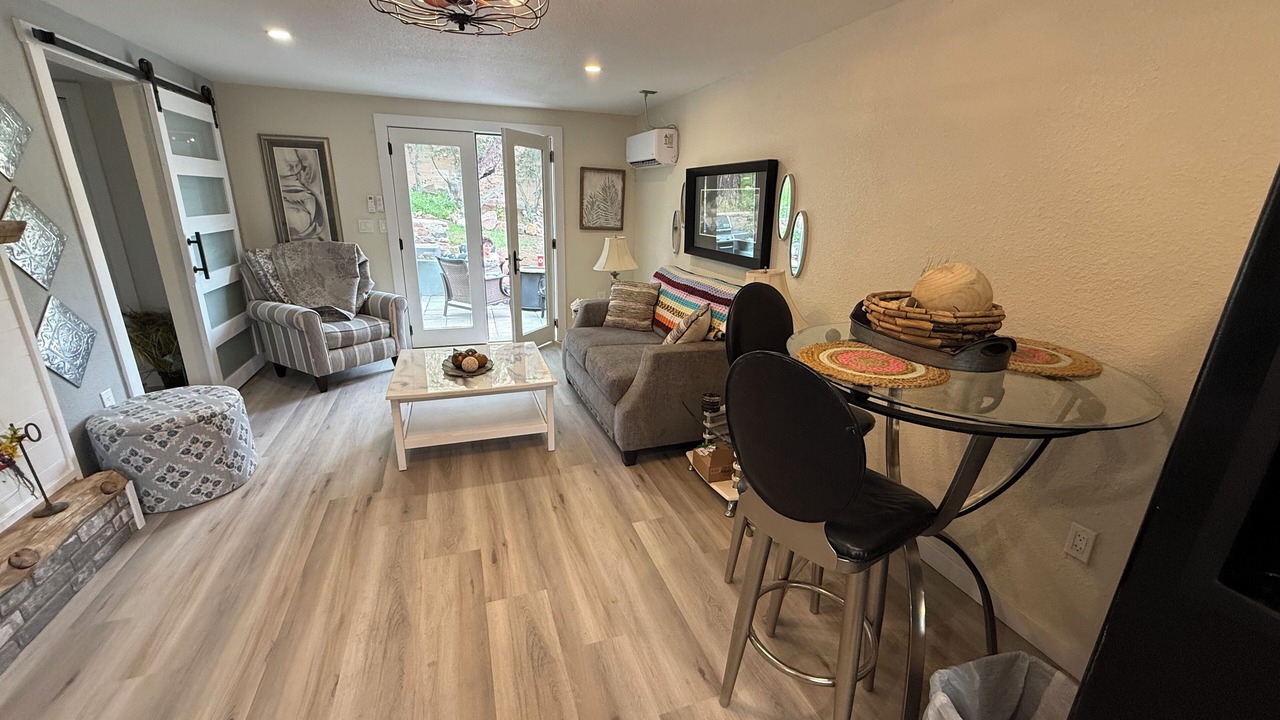 Photo of Livingroom in Globe