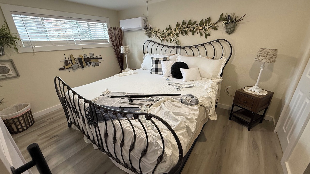 Photo of Bedroom in Globe