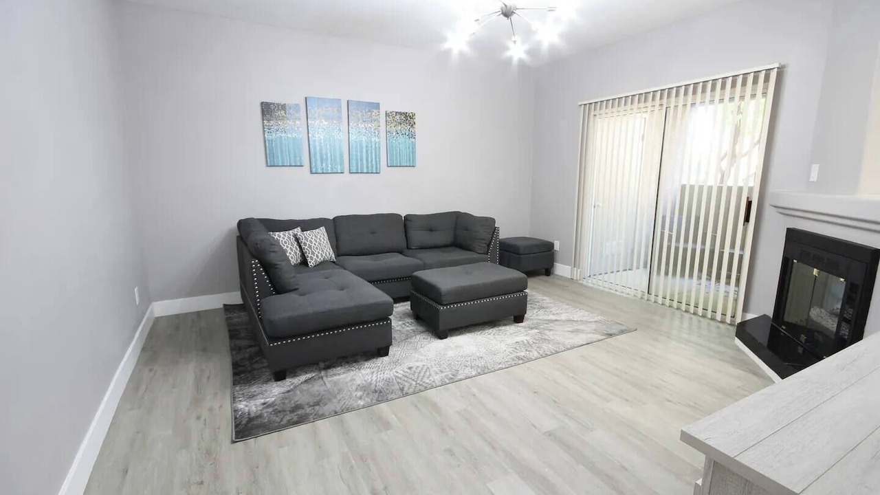 Photo of Livingroom in Enterprise