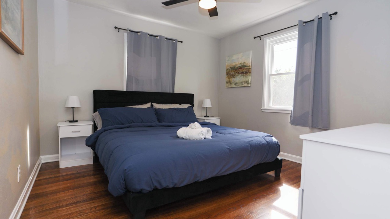 Photo of Bedroom in Roselawn Finance