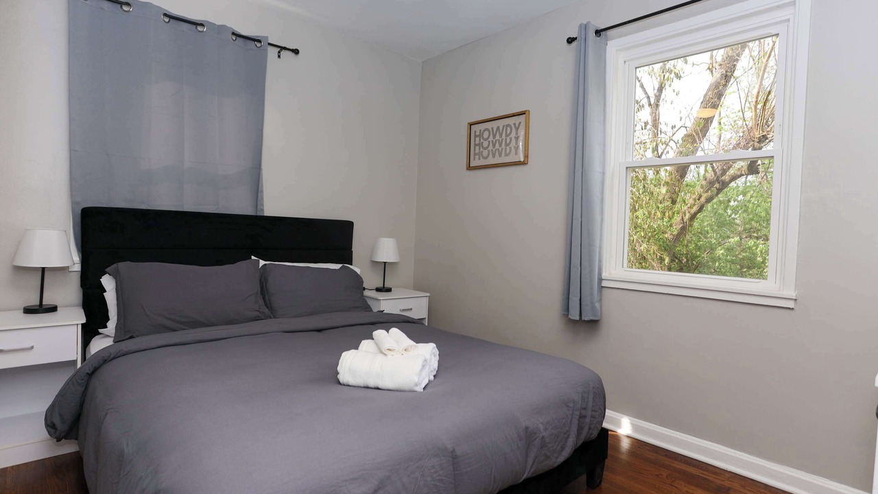 Photo of Bedroom in Roselawn Finance