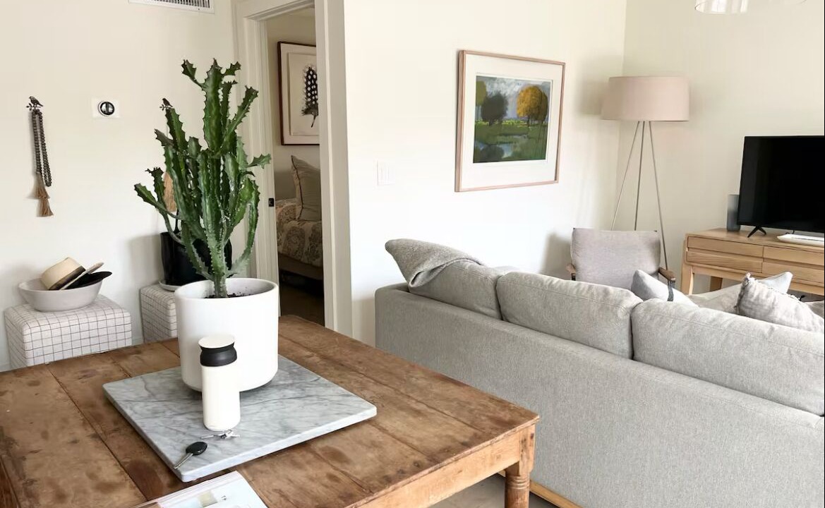 Photo of Livingroom in Blenman-Elm