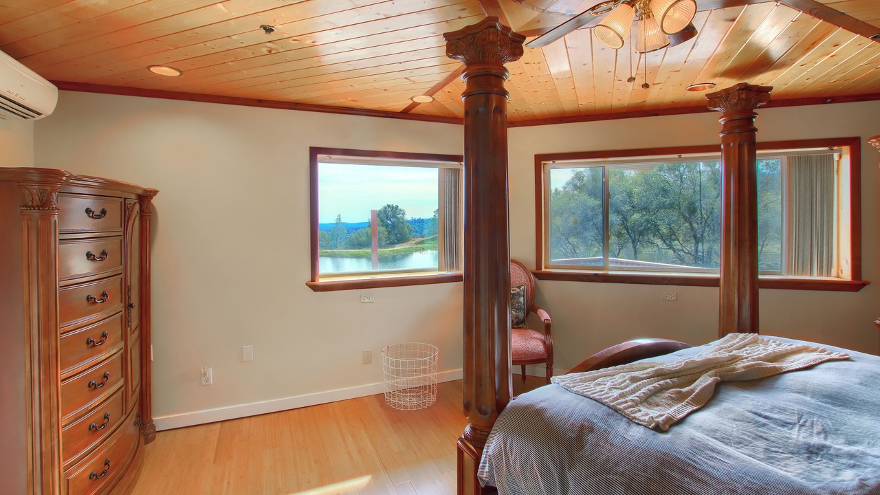 Photo of Bedroom in Ahwahnee