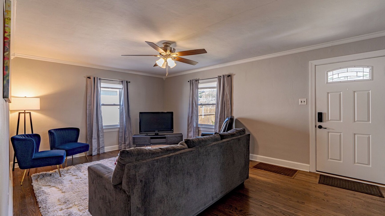 Photo of Livingroom in Elizabethtown
