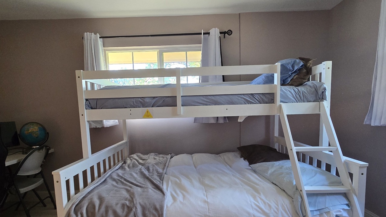 Photo of Bedroom in Yosemite Lakes