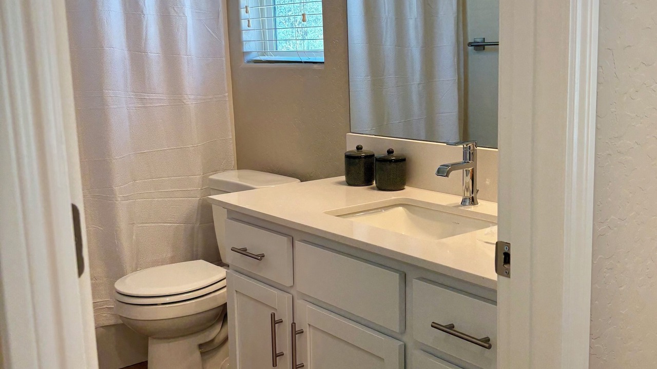 Photo of Bathroom in Raisin