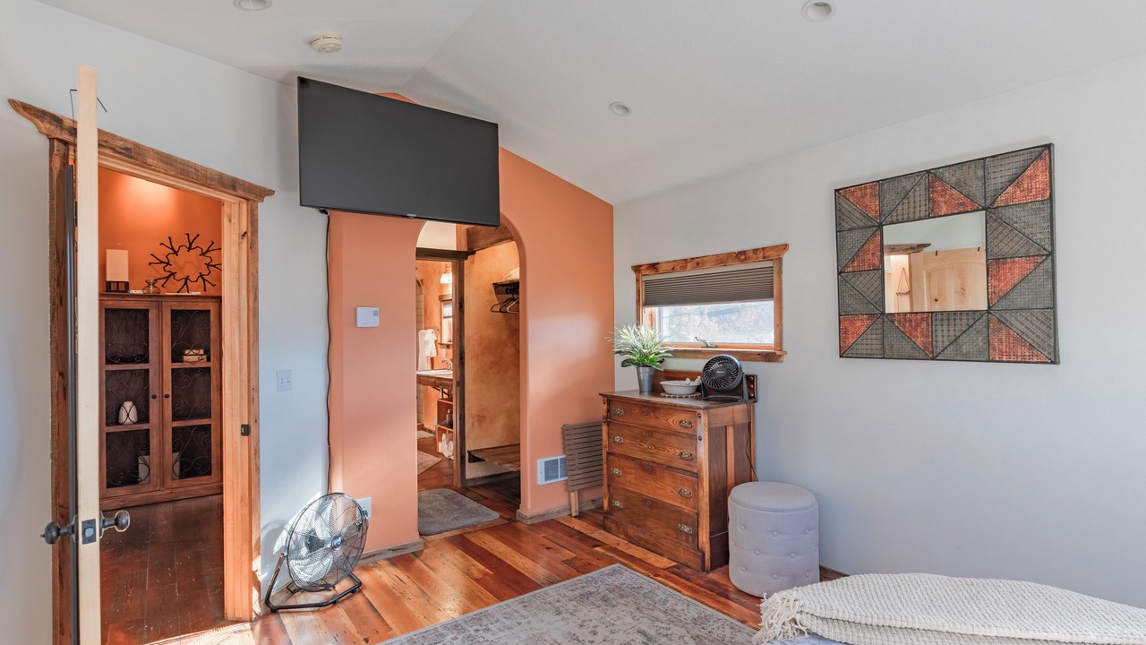 Photo of Bedroom in Riverfront