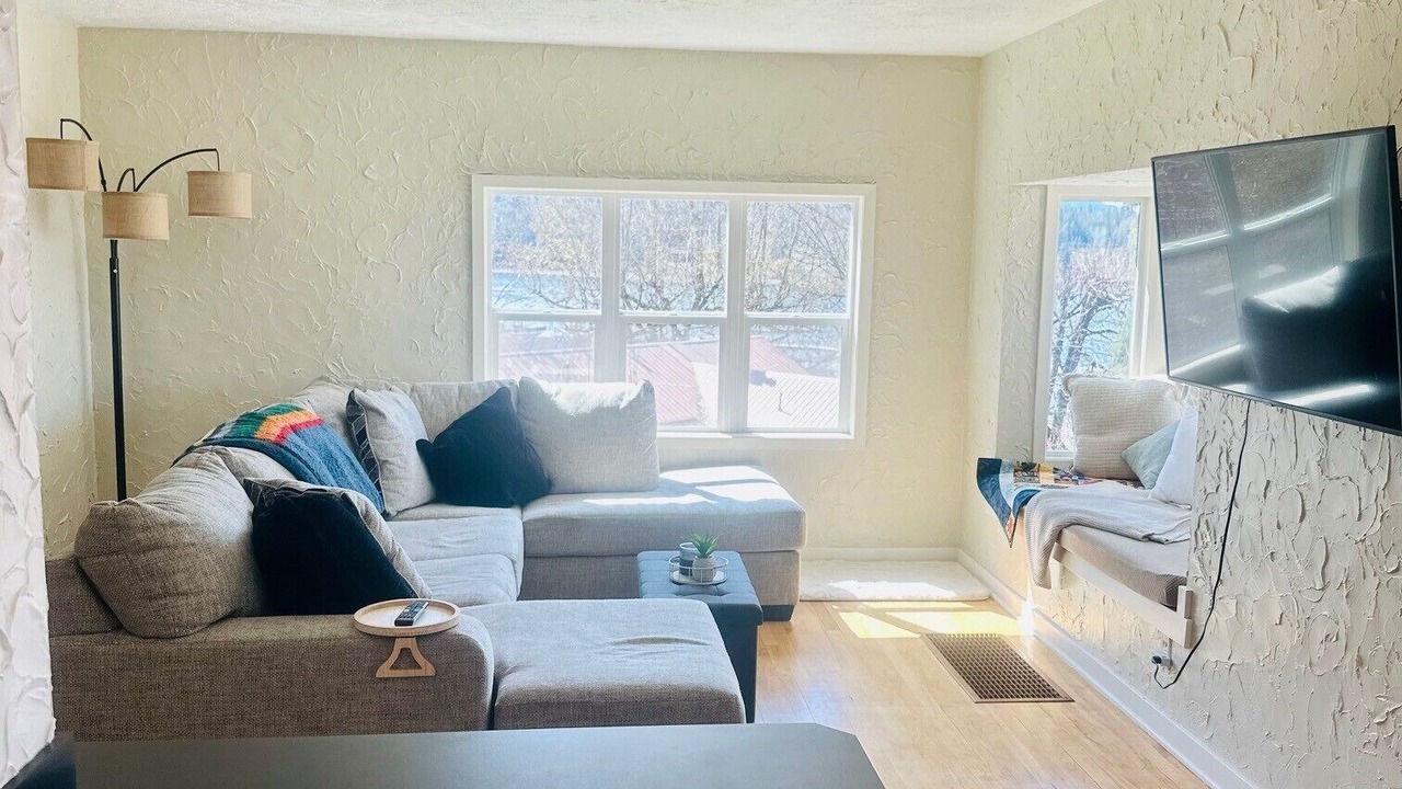 Photo of Livingroom in East Hope