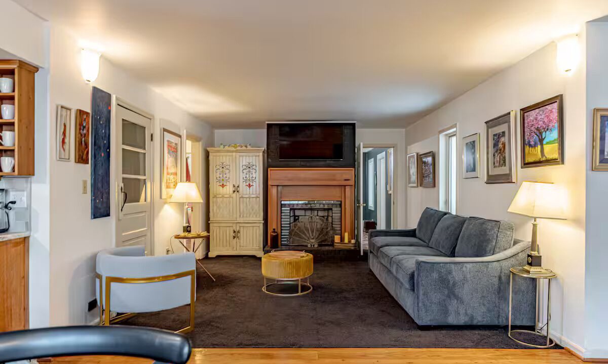 Photo of Livingroom in Elizabethtown