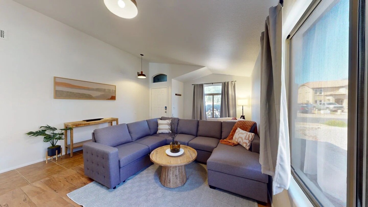 Photo of Livingroom in Villages At Queen Creek