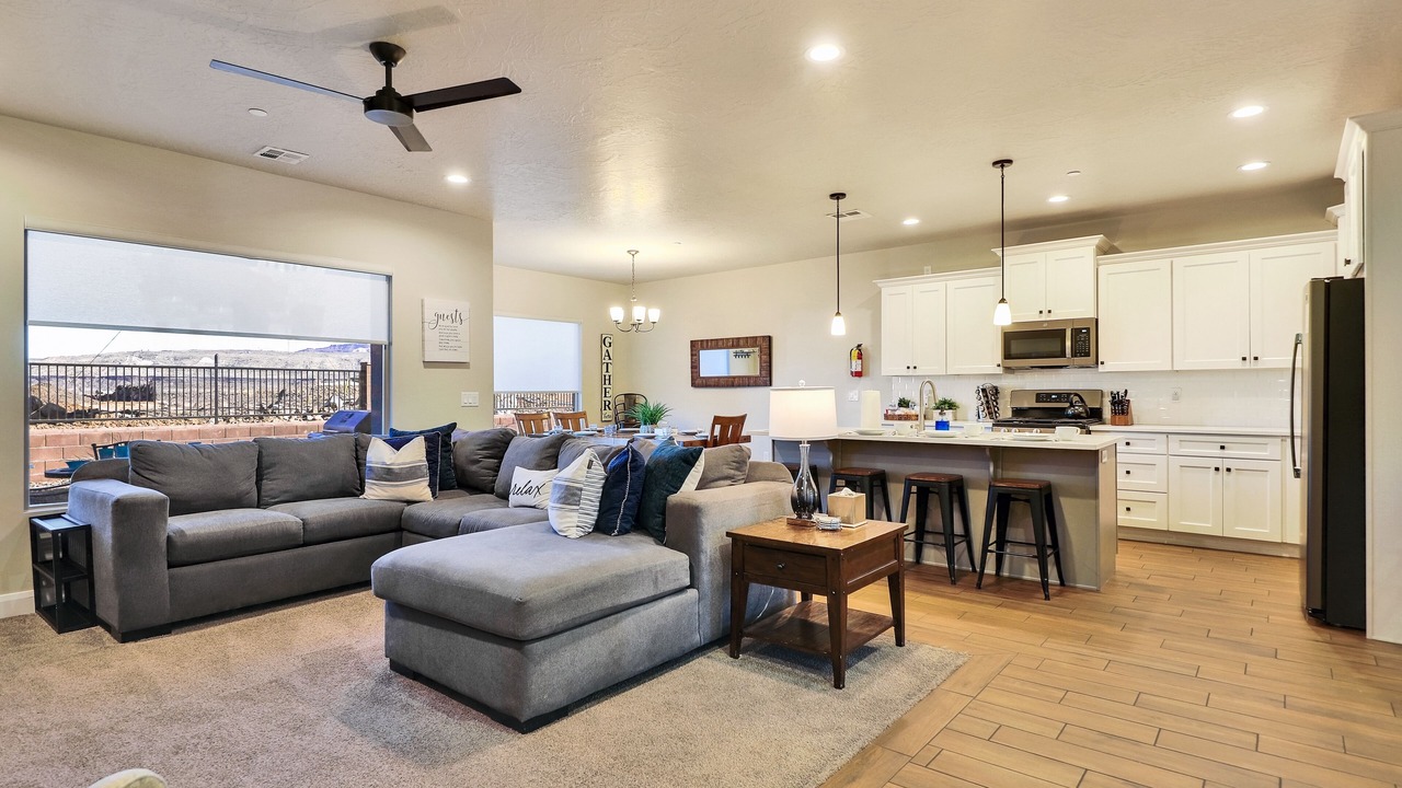 Photo of Livingroom in Hurricane