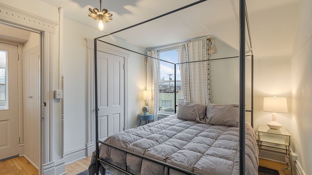Photo of Bedroom in Riverfront