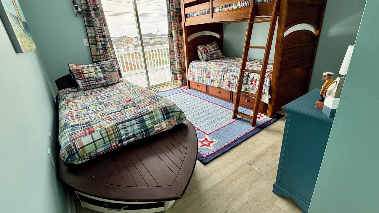 Photo of Bedroom in Topsail Beach