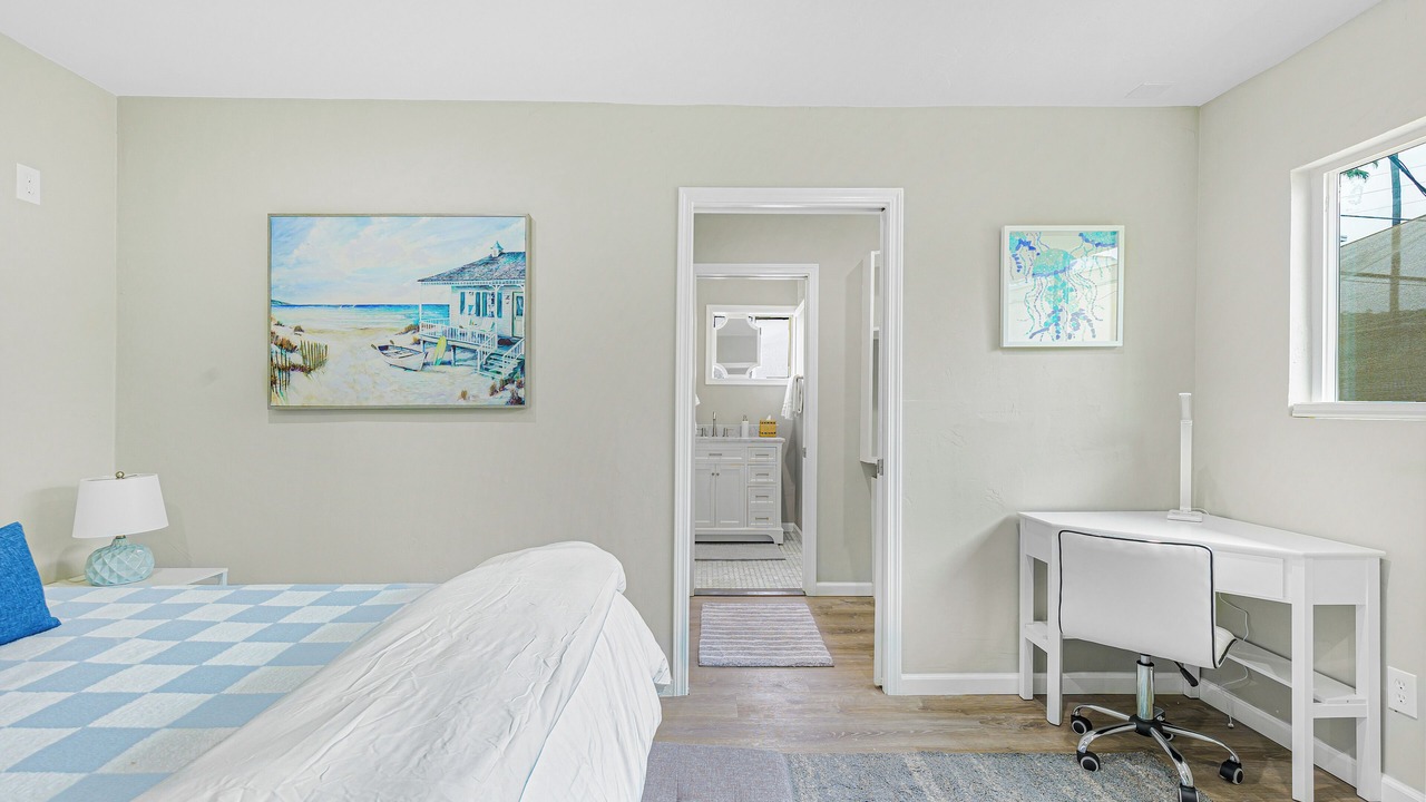 Photo of Bedroom in La Jolla Shores