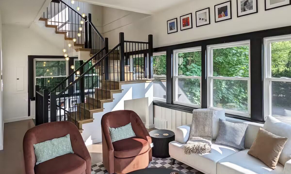 Photo of Livingroom in New Paris