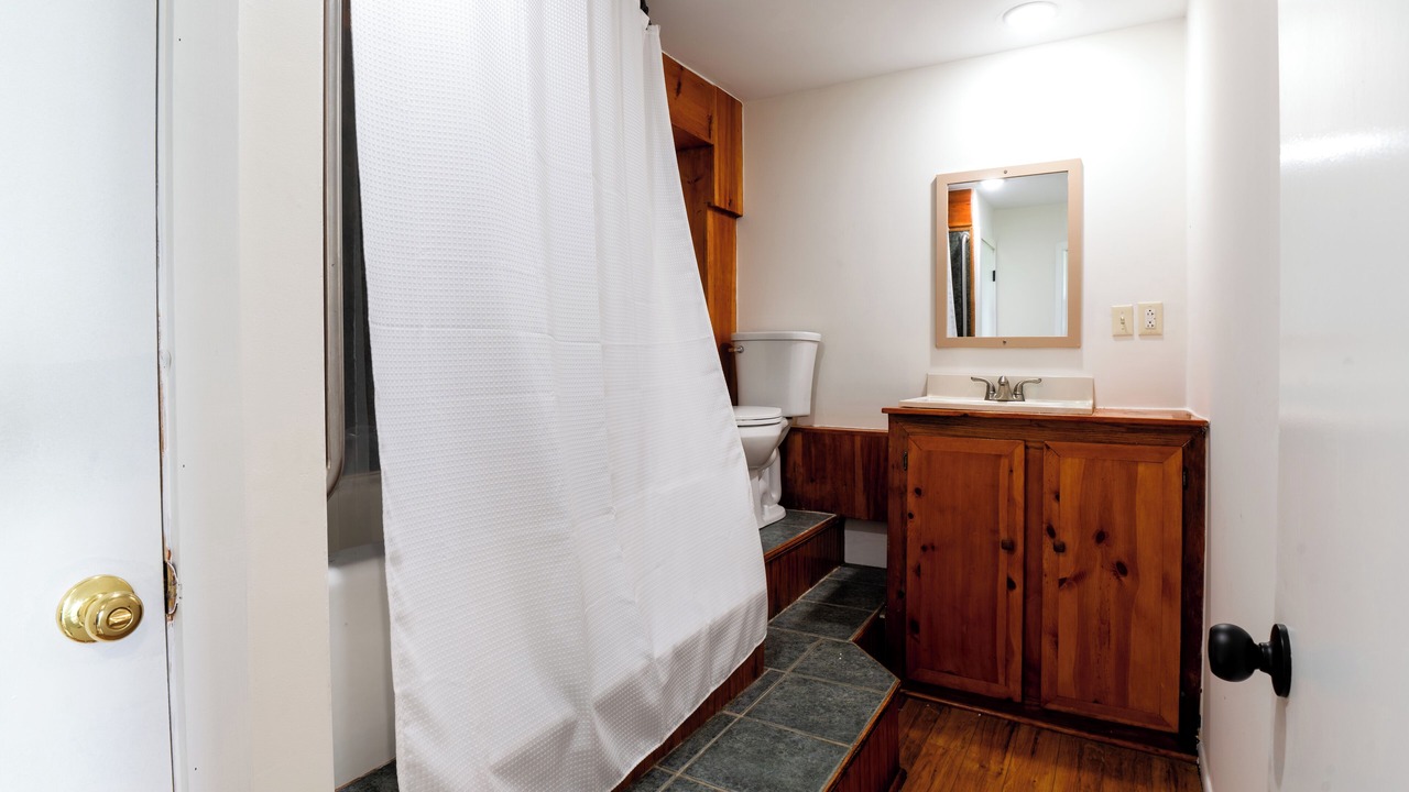 Photo of Bathroom in Kelleys Island