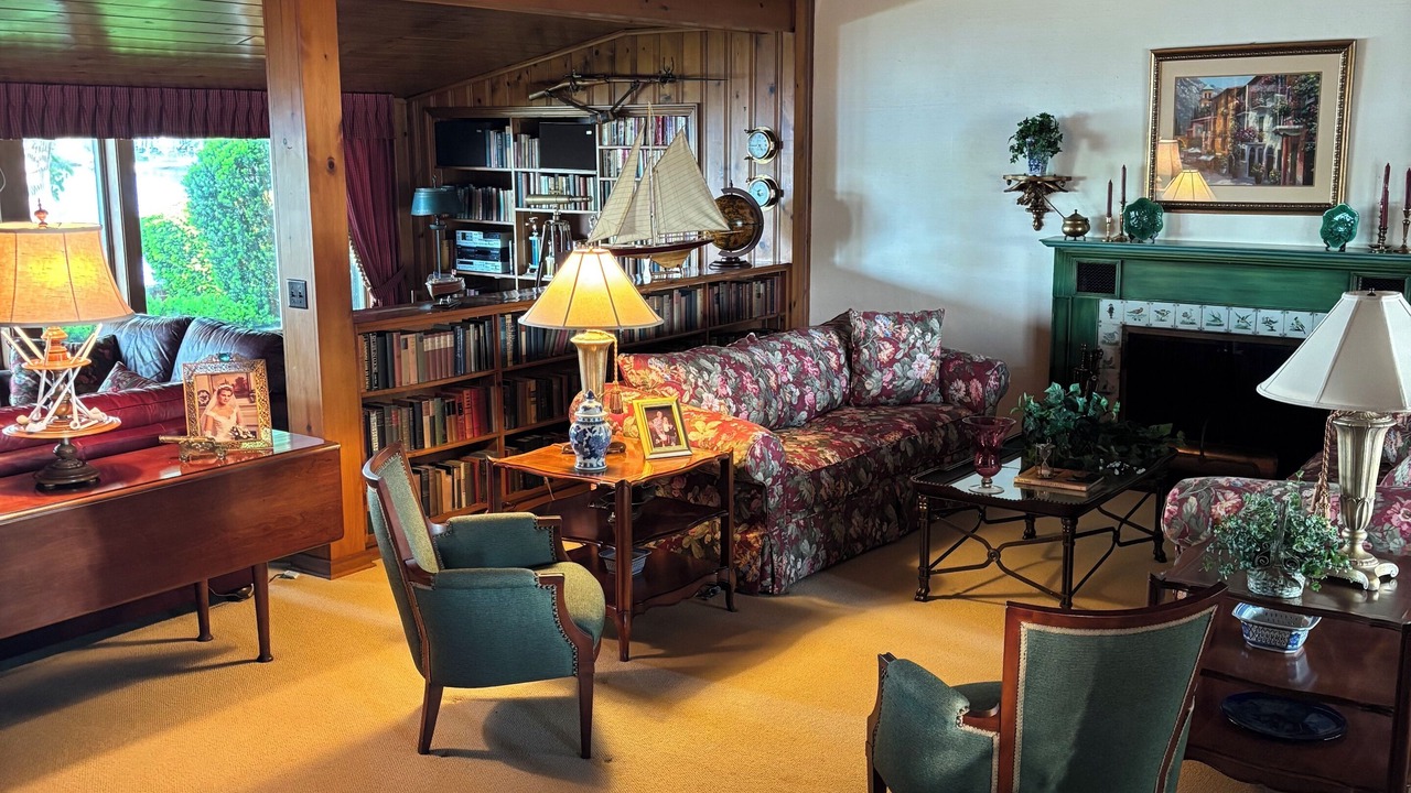 Photo of Livingroom in Coldwater