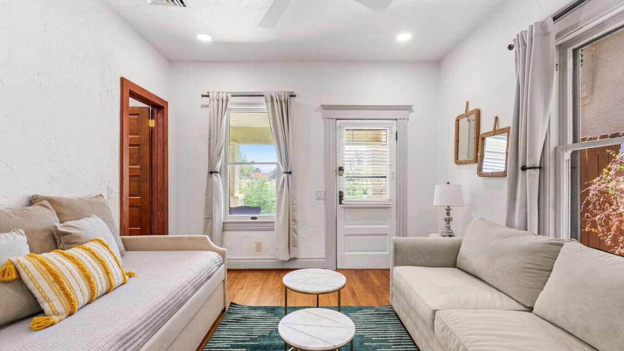 Photo of Livingroom in Iron Horse Historic District